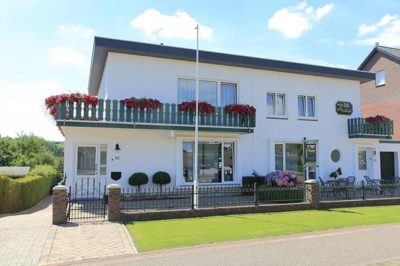Panorama Sousberg B&B en appartementen Schin op Geul Exterior foto